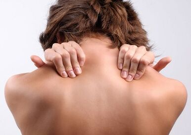 Giunsa ang Osteochondrosis sa Cervical Spine nga Nagpakita sa Kaugalingon